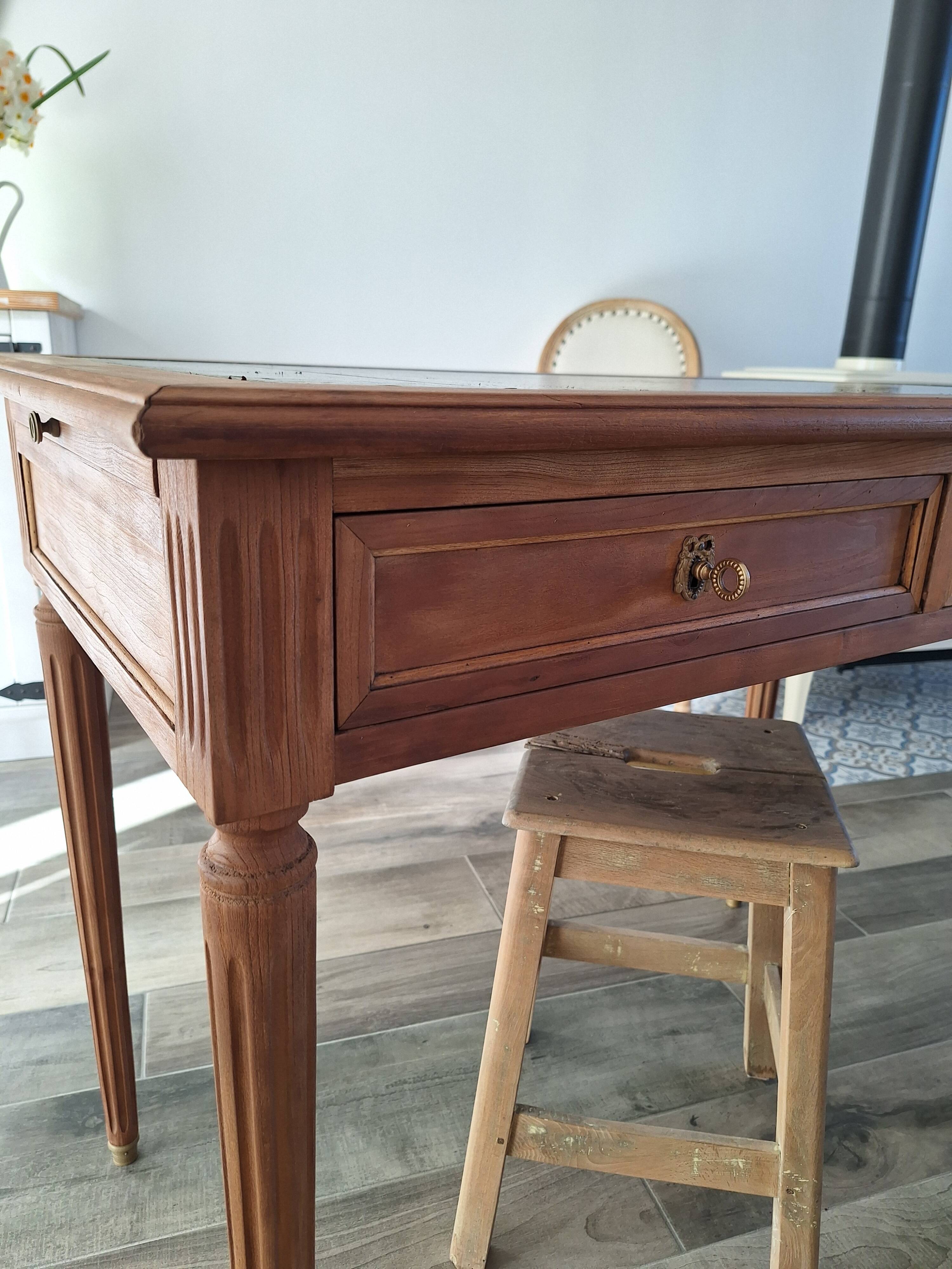Extendable desk in solid wood in Louis XVI style
