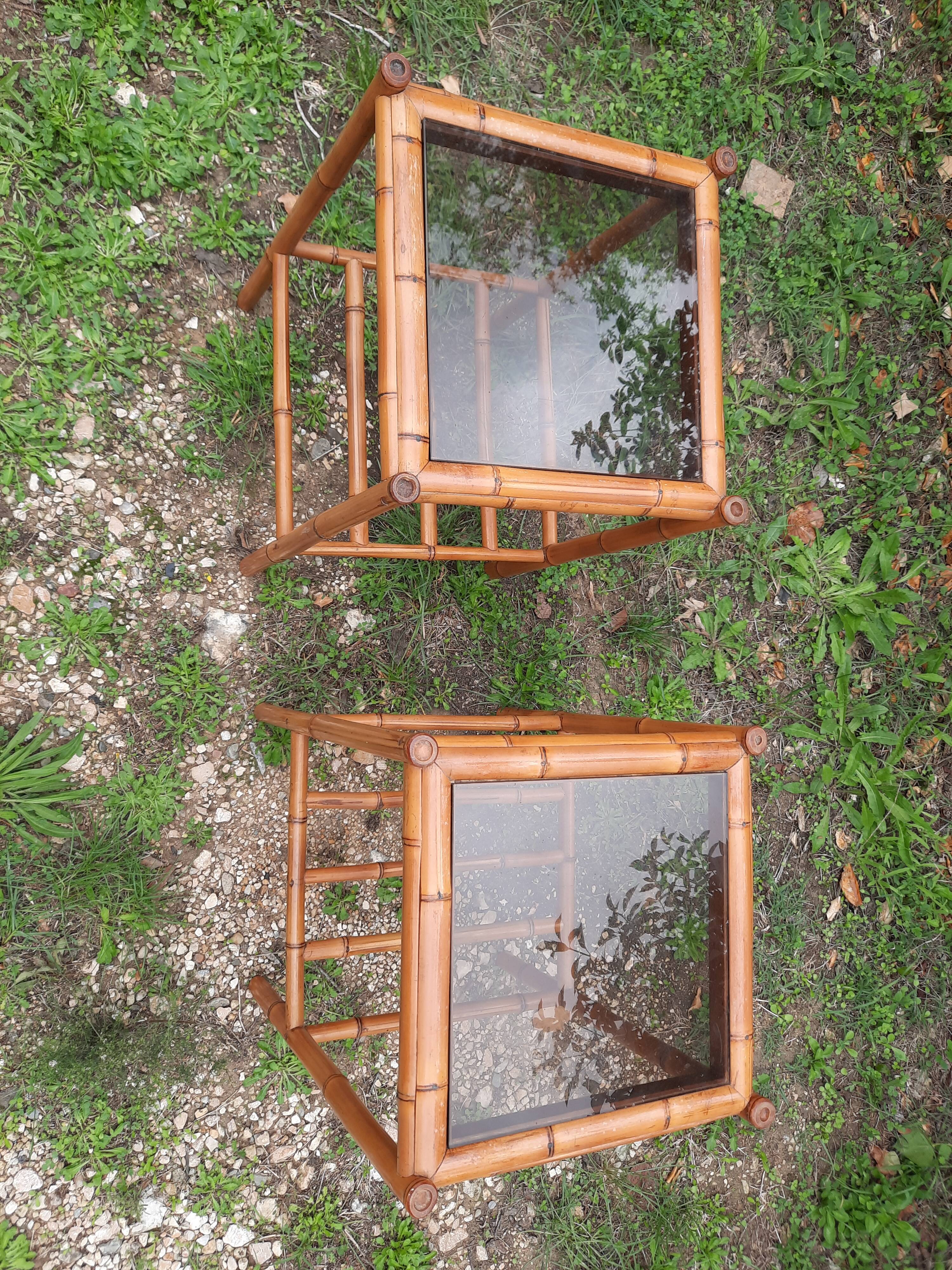 Paire de tables bambou et verre fumé