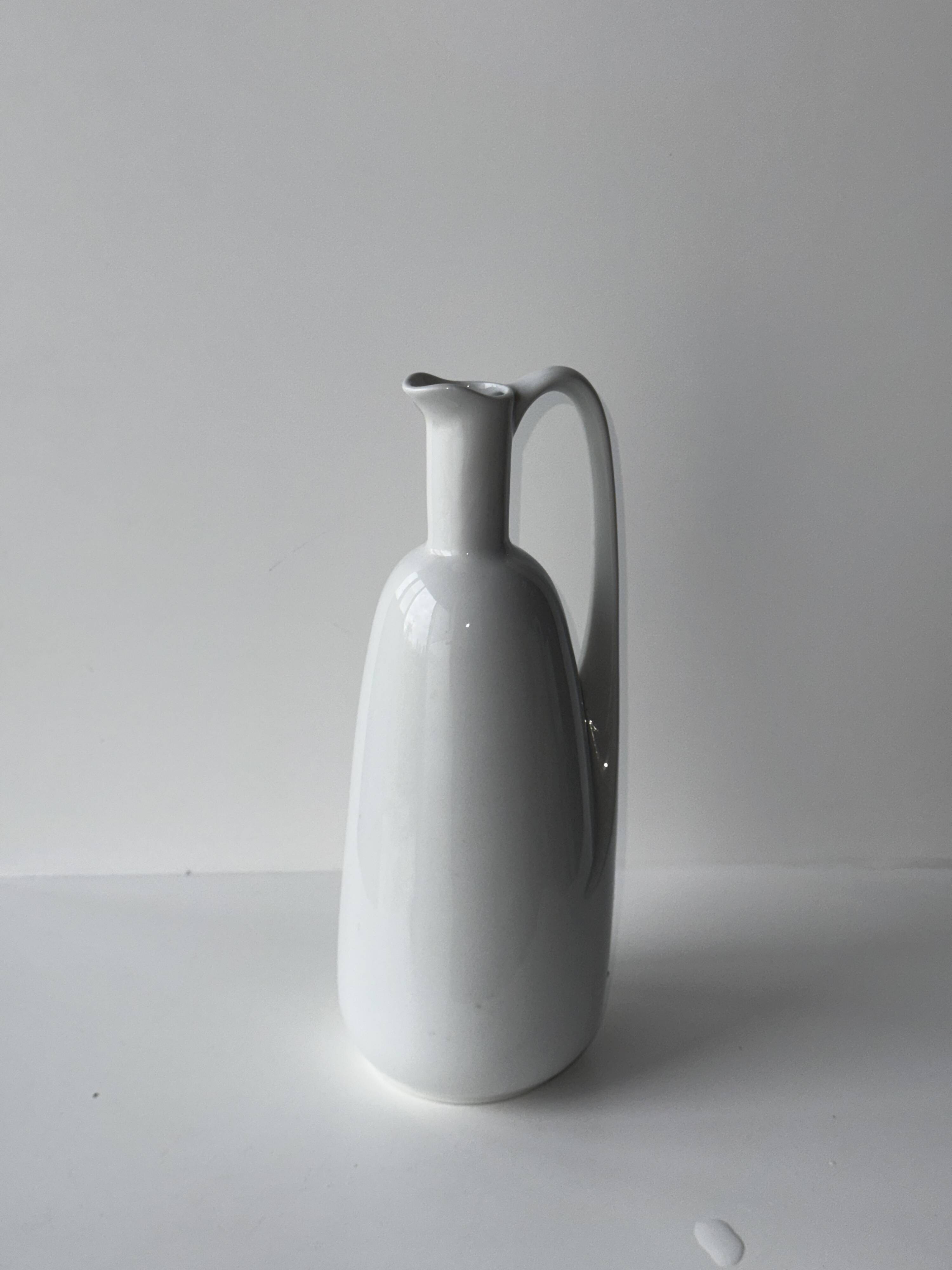 White porcelain ewer H26