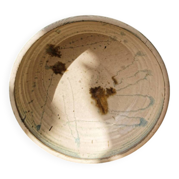 Plat creux en grés, signé Yves Loiselet