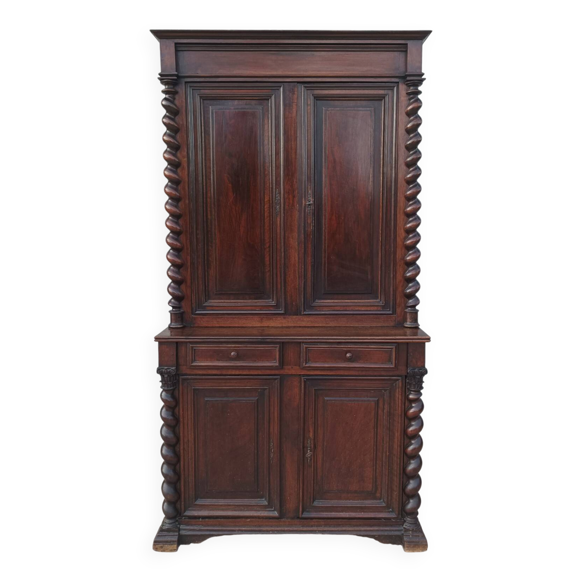 Buffet with 2 bodies Louis XIII in walnut, 19th century.