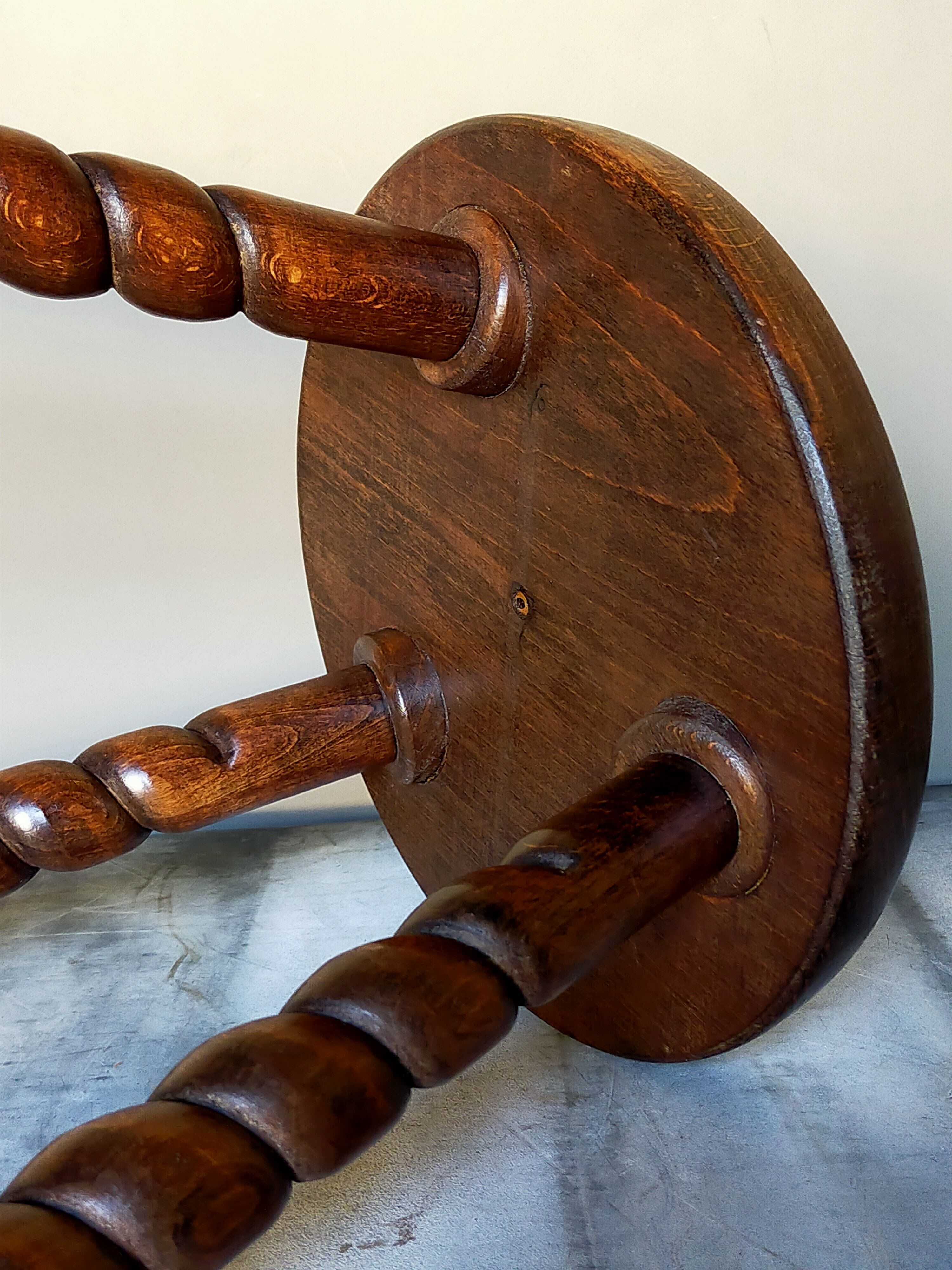 Vintage tripod stool in solid wooden twisted feet
