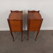 Paire de tables de chevet style Louis XV