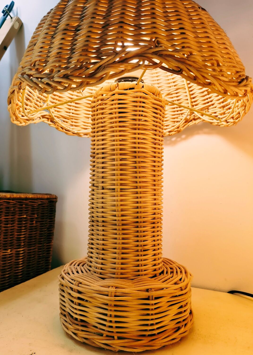 Rattan table lamp