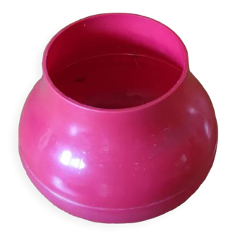 Vase vintage rouge en plastique