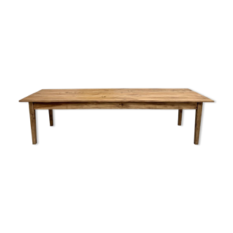 Table XXL en noyer massif aux pieds fuseaux