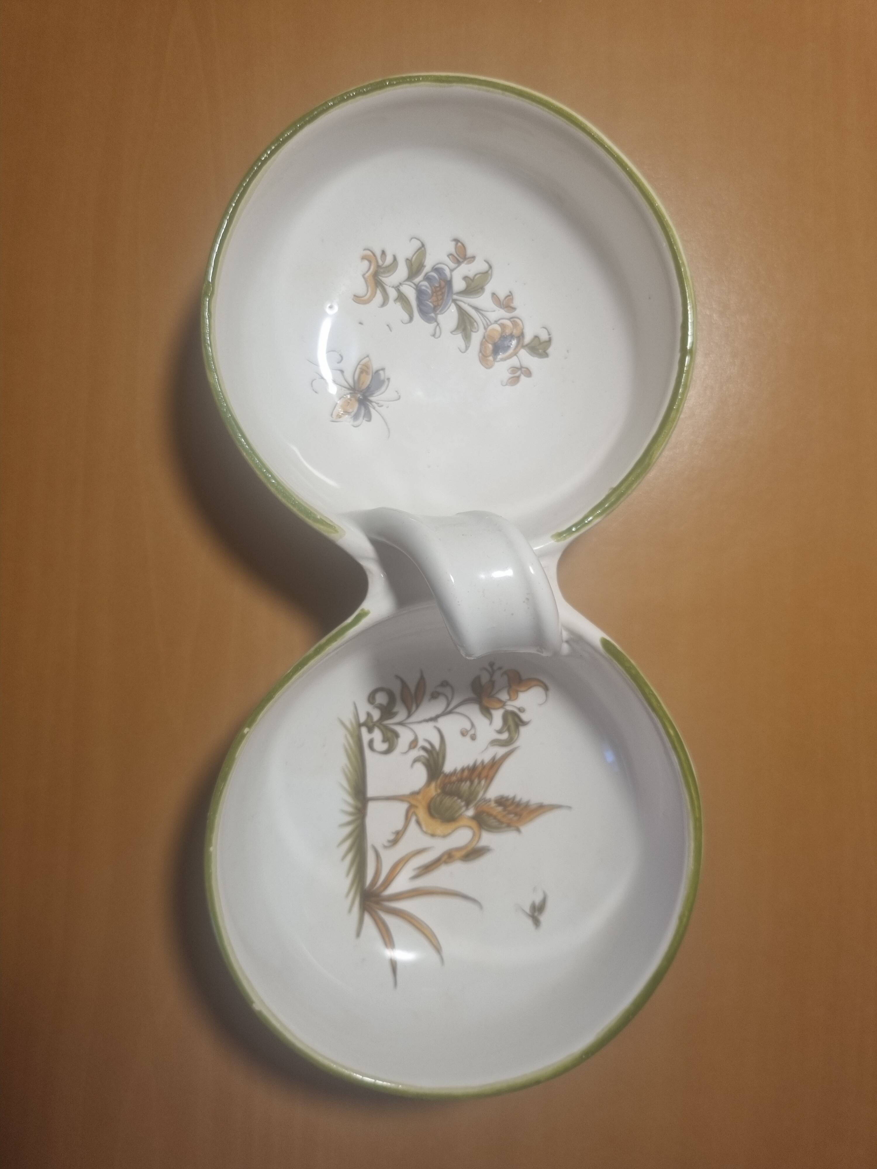 Servant hors d'oeuvres and mignardise decorations Moustiers