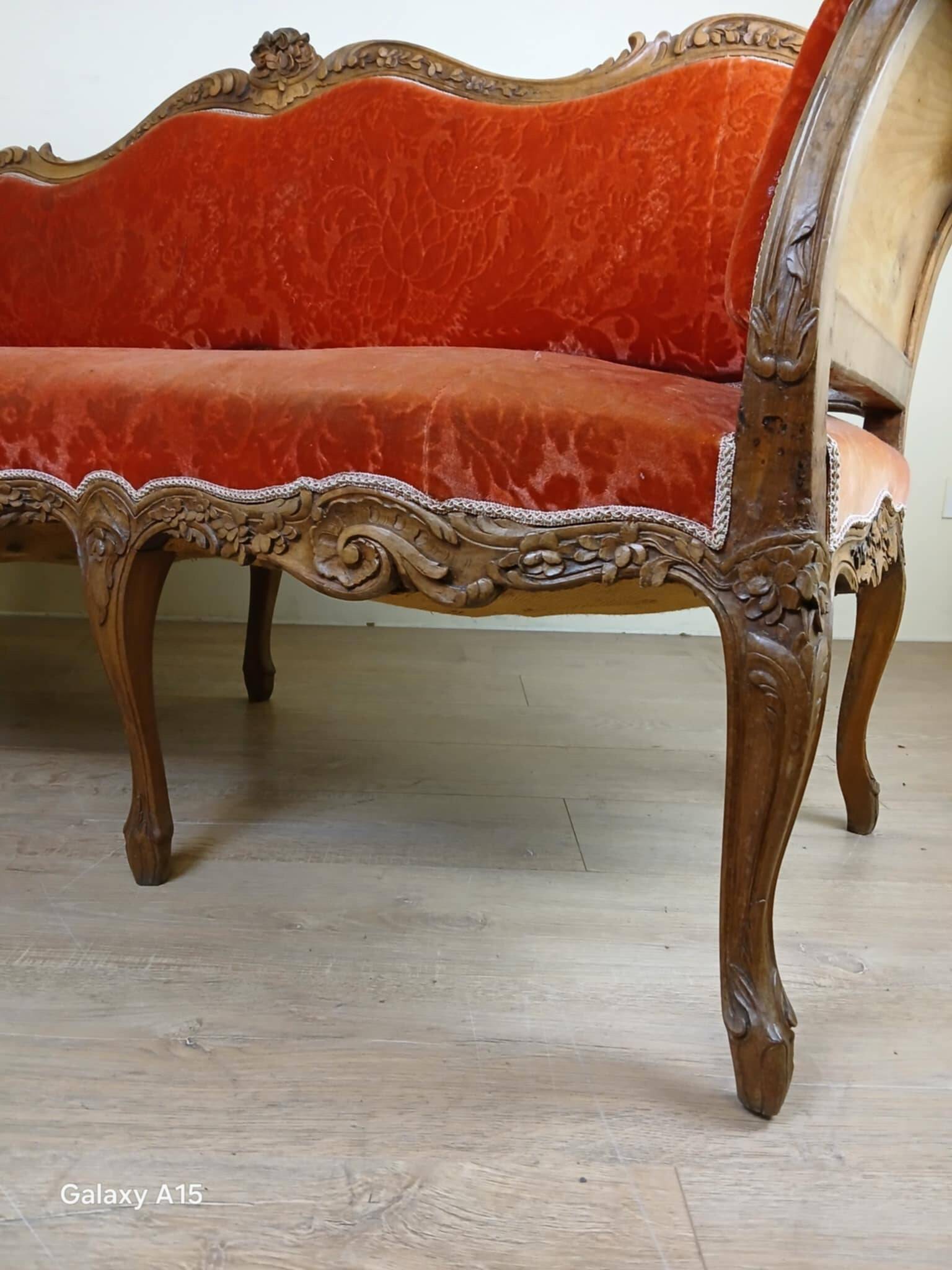 Provencal Bench in Carved Walnut in Louis XV Style, Late 19th Century