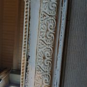Miroir ancien avec cadre en bois sculpté 