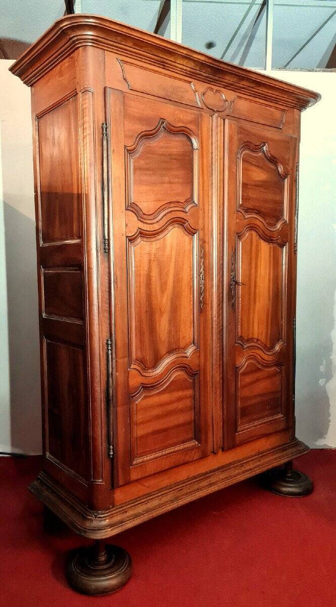 Burgundian wardrobe from the Louis XIII period in solid walnut.