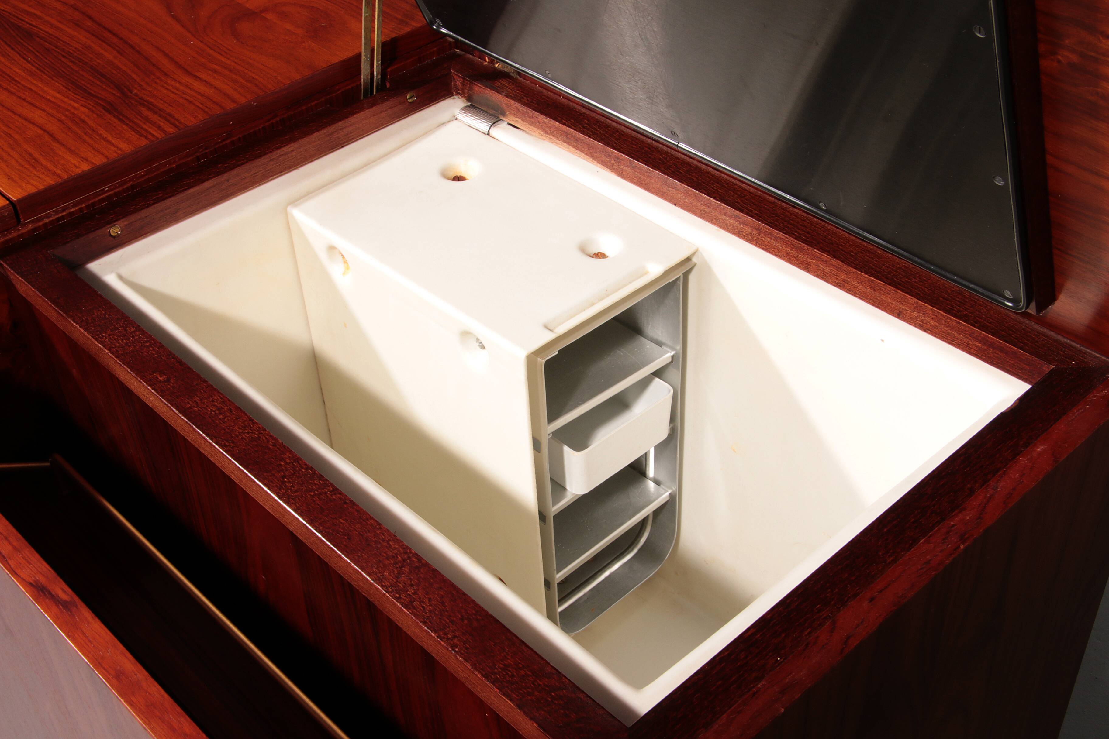 Timeless Scandinavian mini-bar with mid-century charm 1960