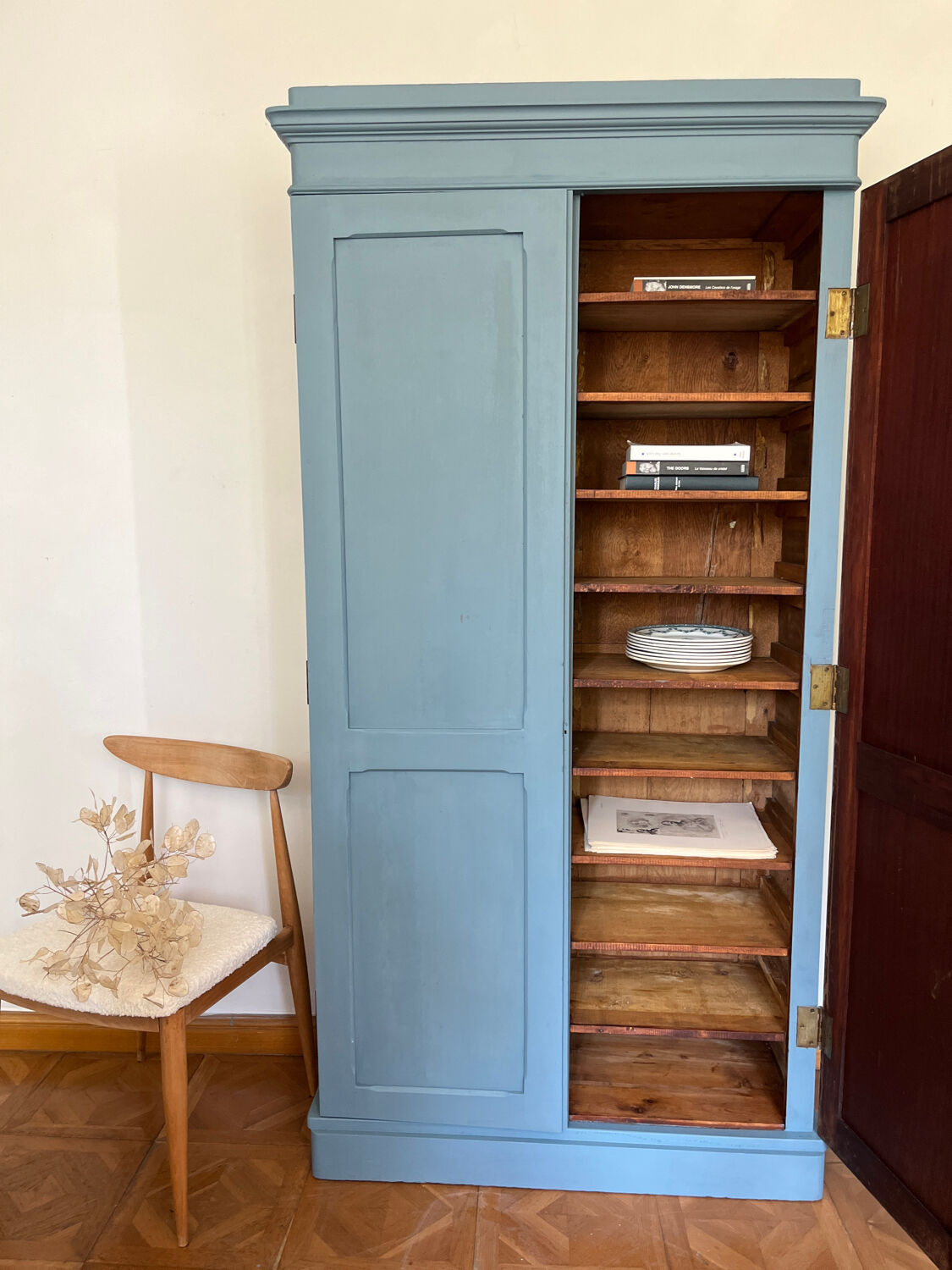 Parisian cabinet galvanizing blue