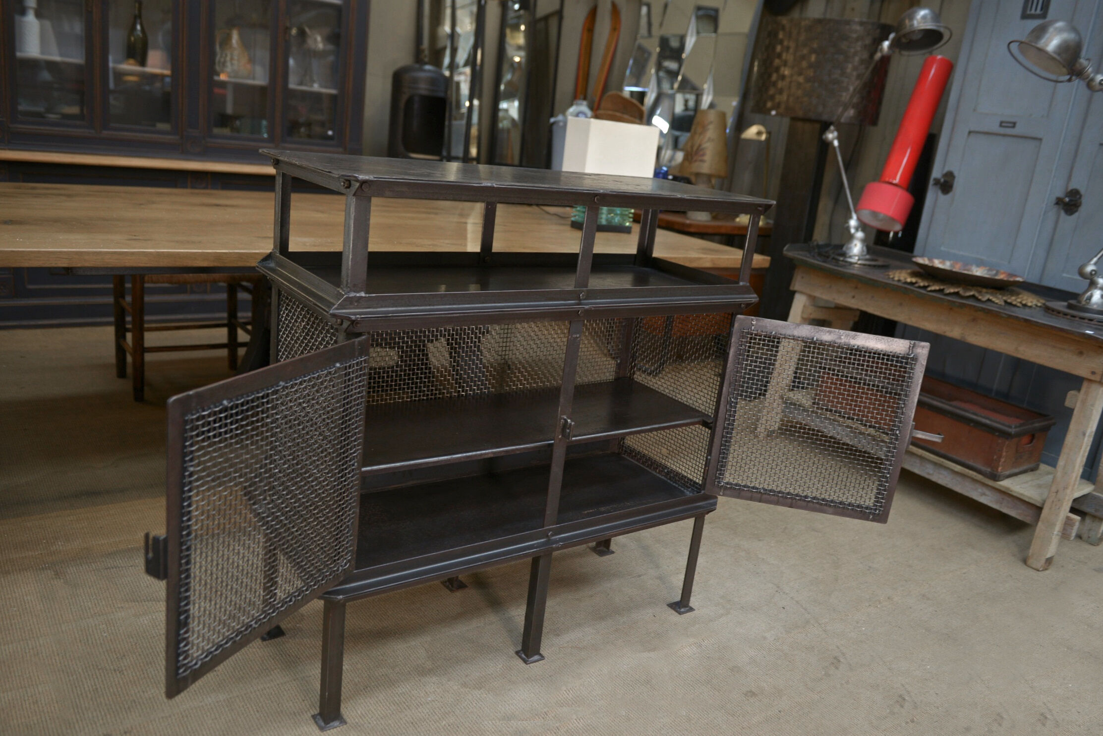 Metal mesh furniture SNCF 1940