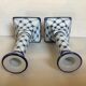 Paire de bougeoirs motifs bleus