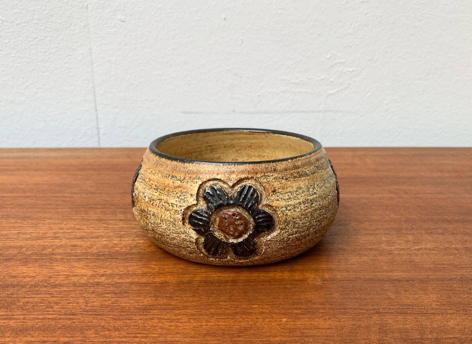 Vintage ceramic bowl by Jette Hellerøe.