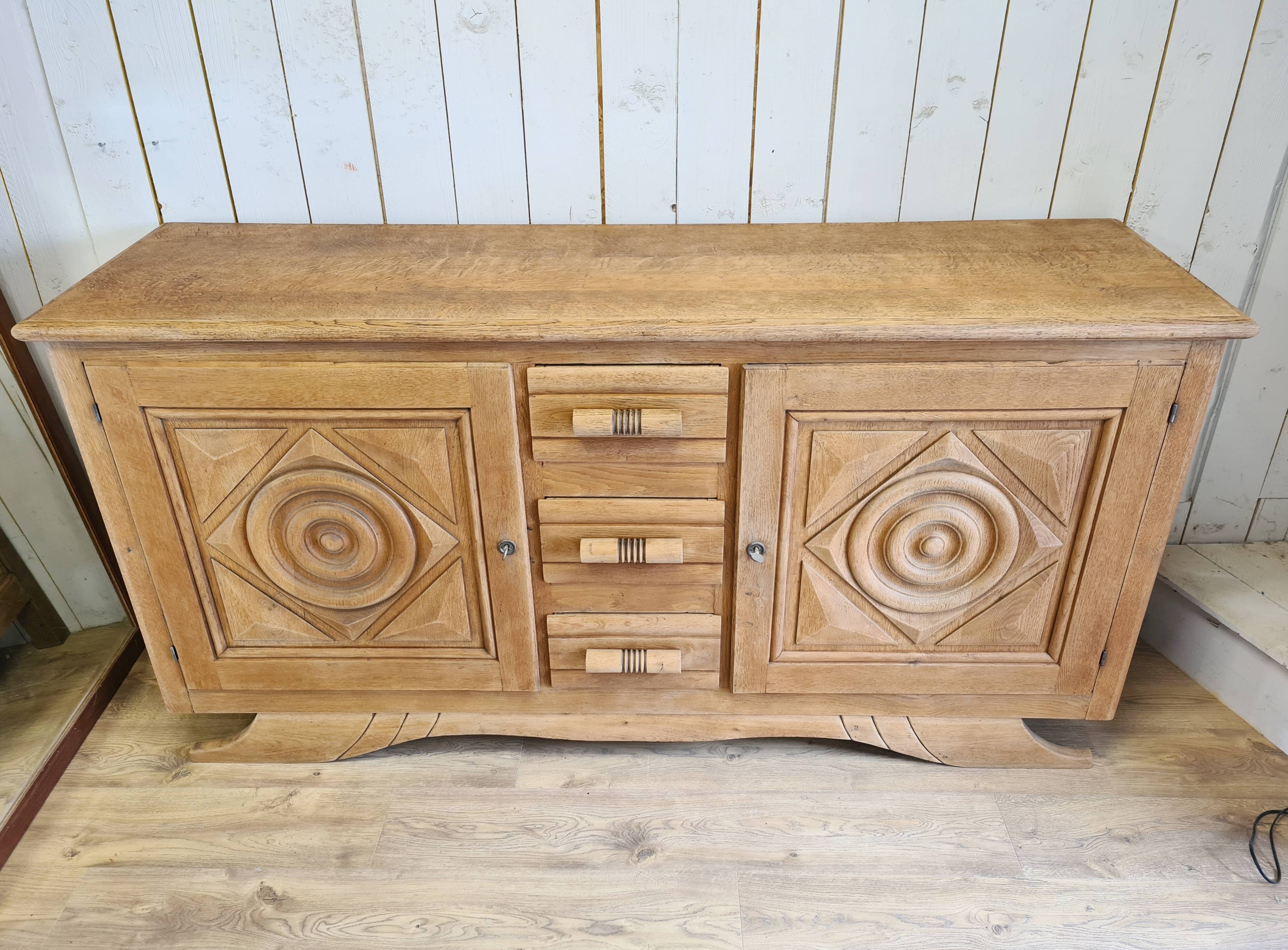 Enfilade brutalist style 40s renovated in raw wood