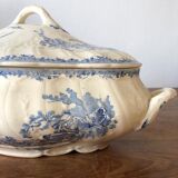 Rare soup / vegetable in Gien faince, around 1870, Watteau model
