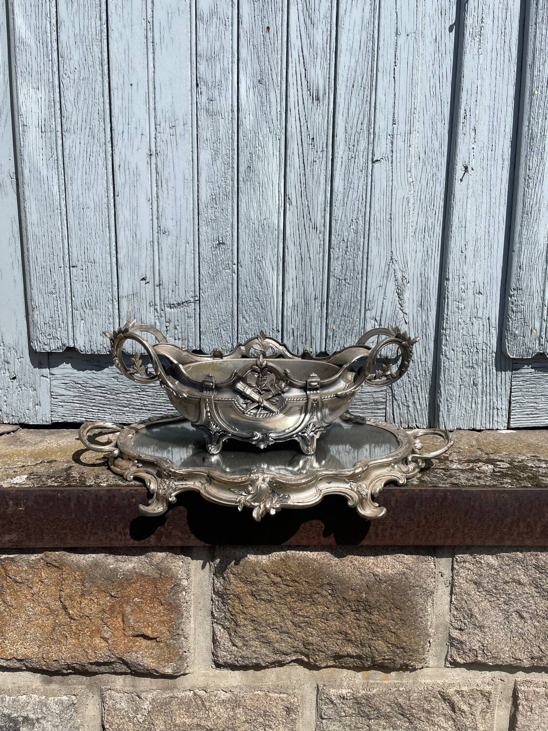 Jardinière Centerpiece with Mirrored Tray