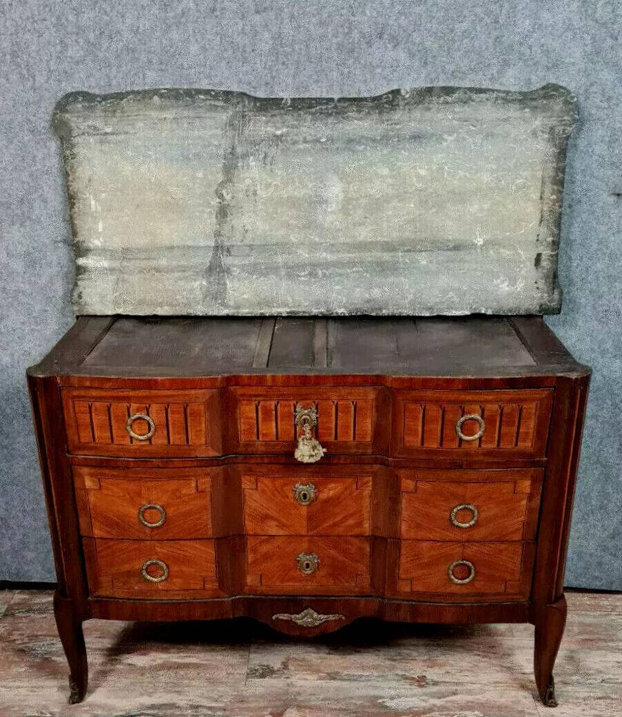 Louis XV period crossbow chest of drawers in precious wood marquetry circa 1750
