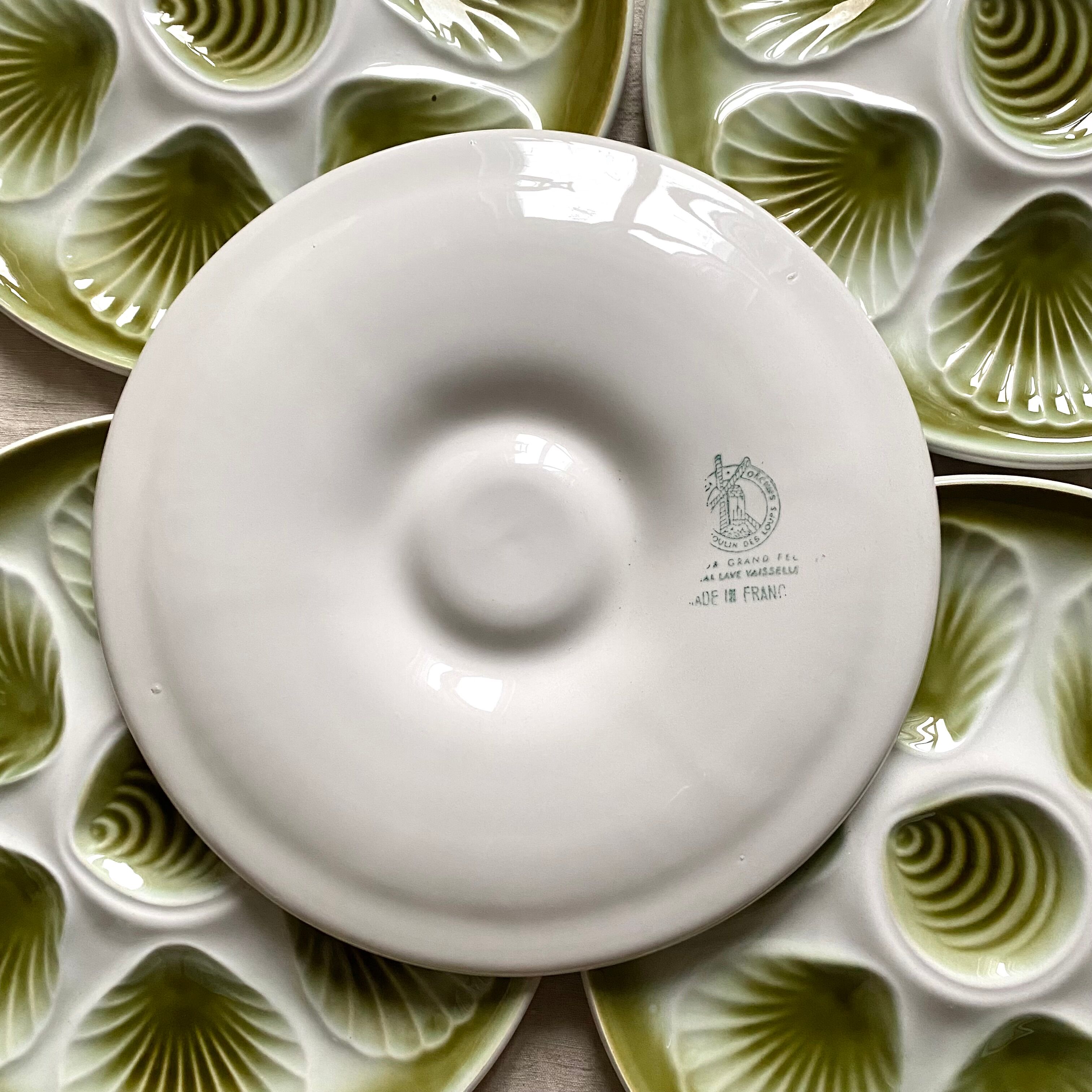 Set of 10 Moulin de Loups oyster plates