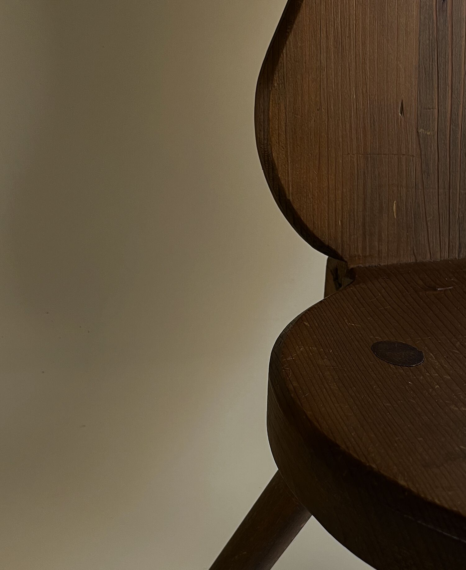 Tripod brutalist chair