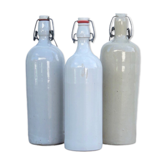 Bouteilles anciennes en grès