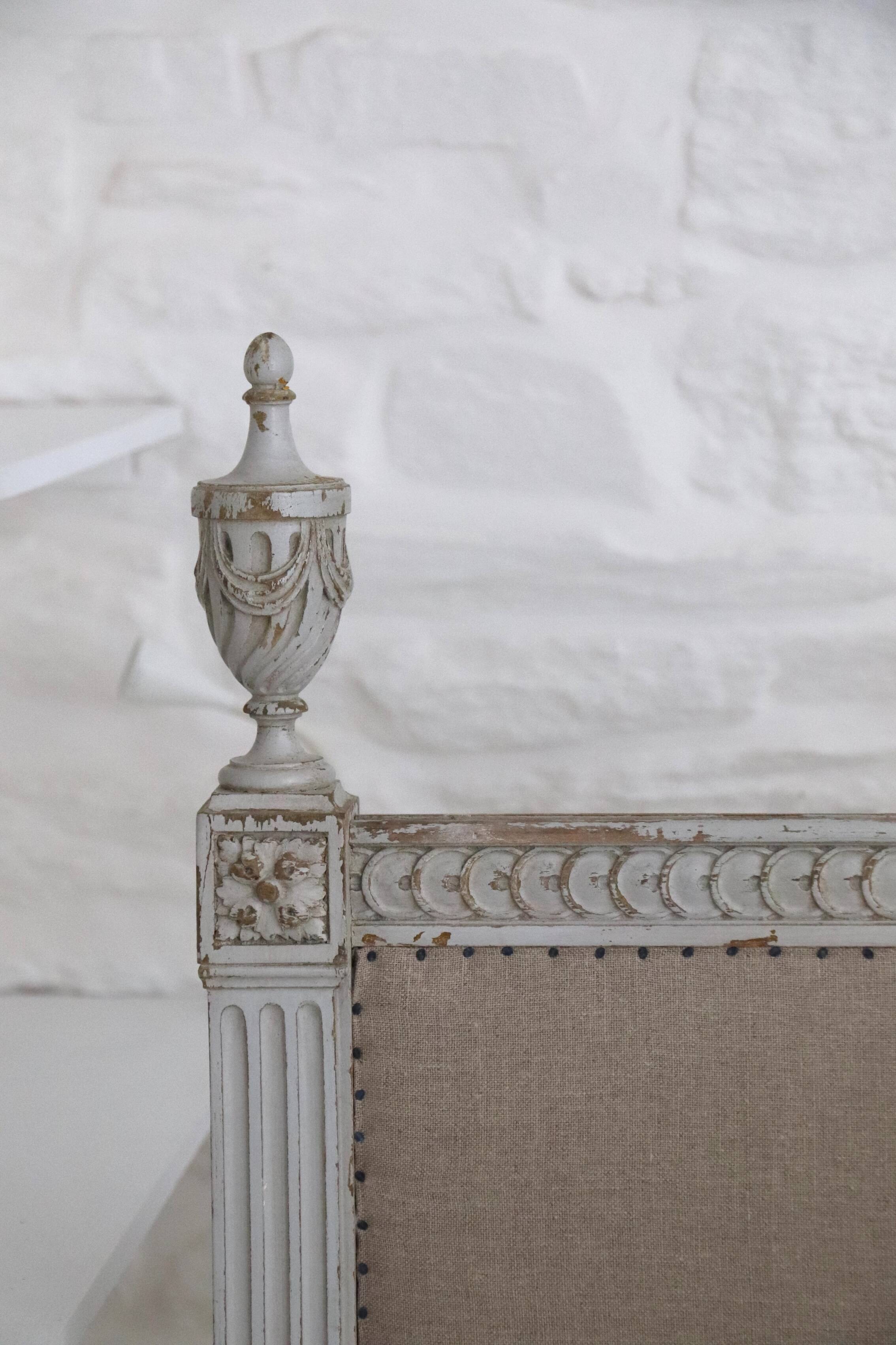 Resting bed - Louis XVI style bench reupholstered in linen