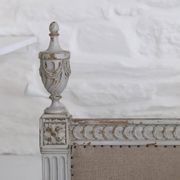 Lit de repos - banquette style Louis XVI retapissé en lin
