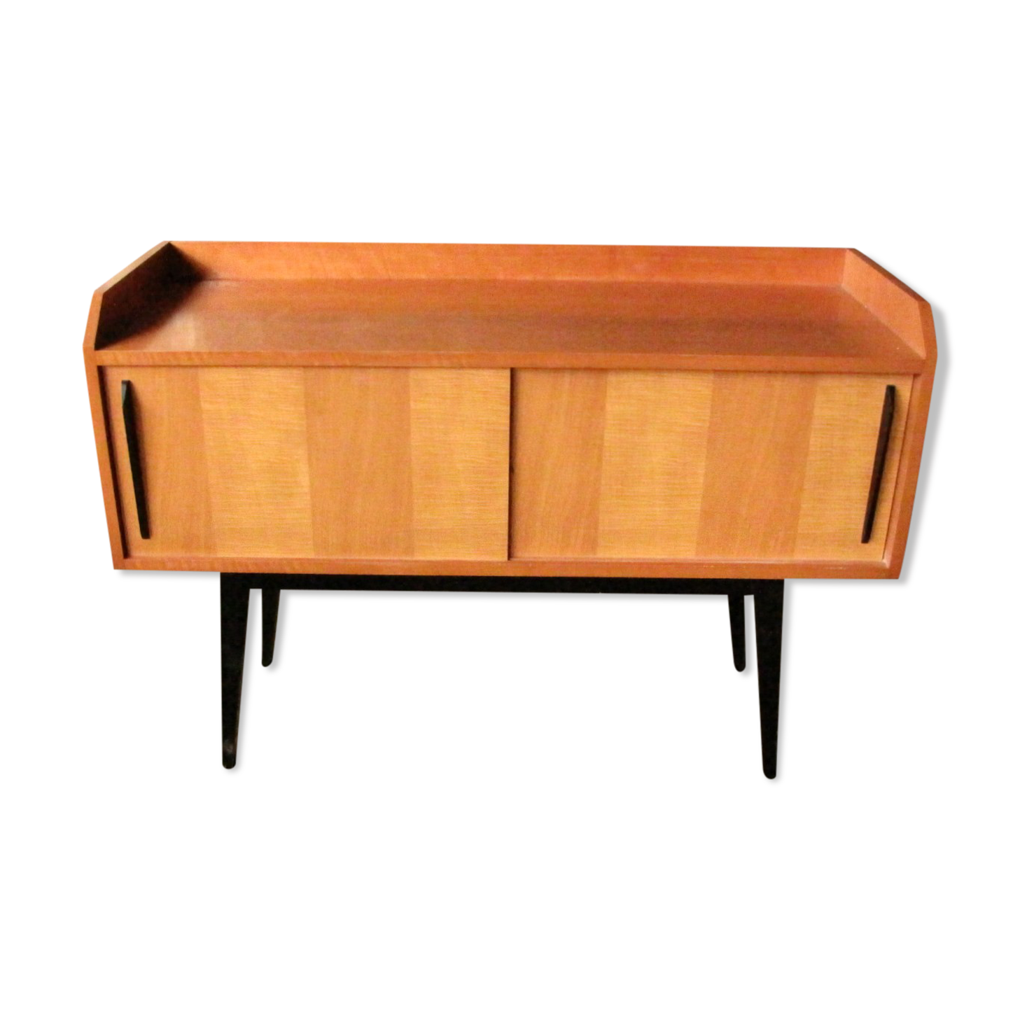 Buffet des années 60 à la manière de Hans Bellmann