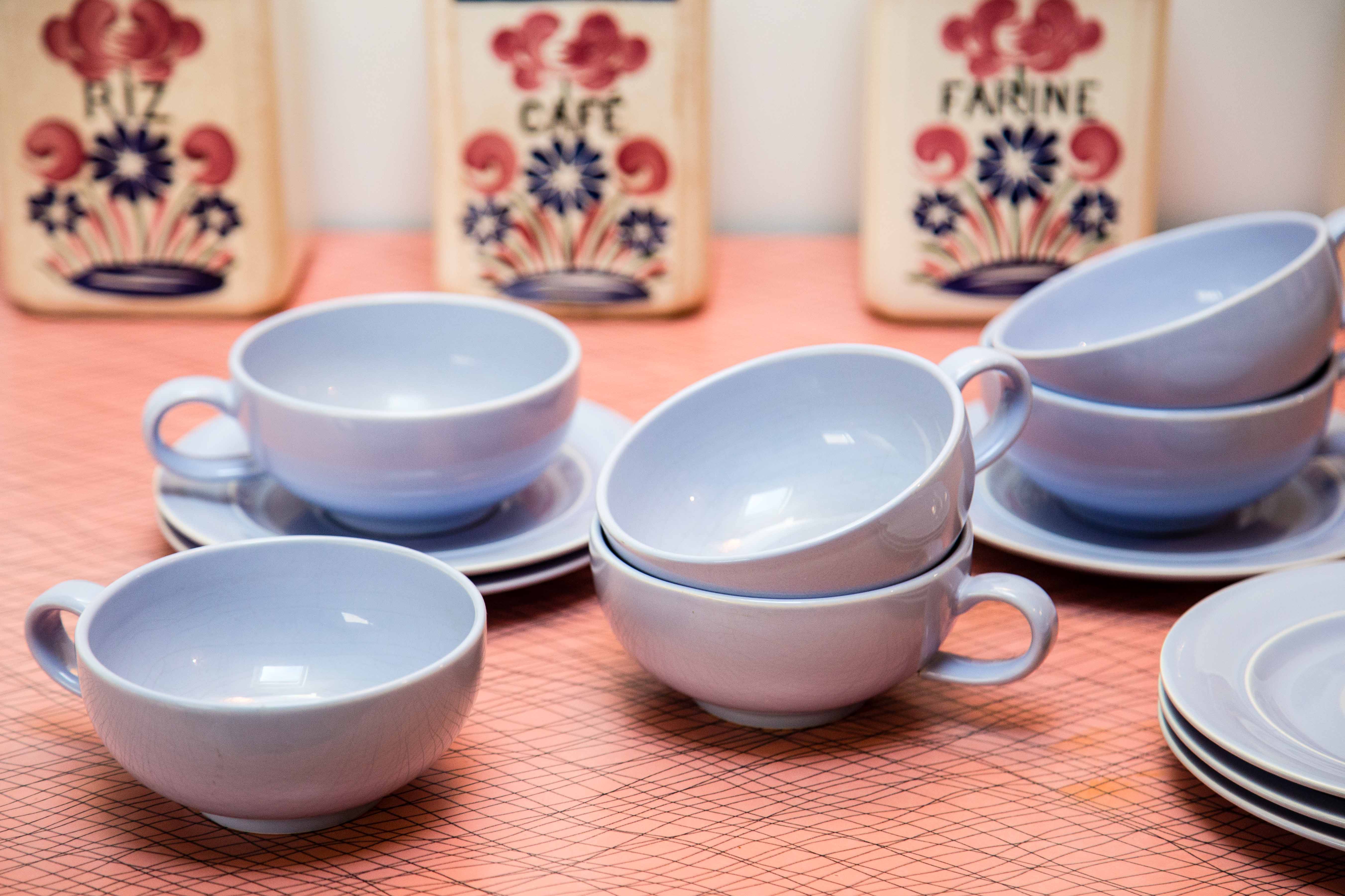 Tasses en céramique couleur lavande