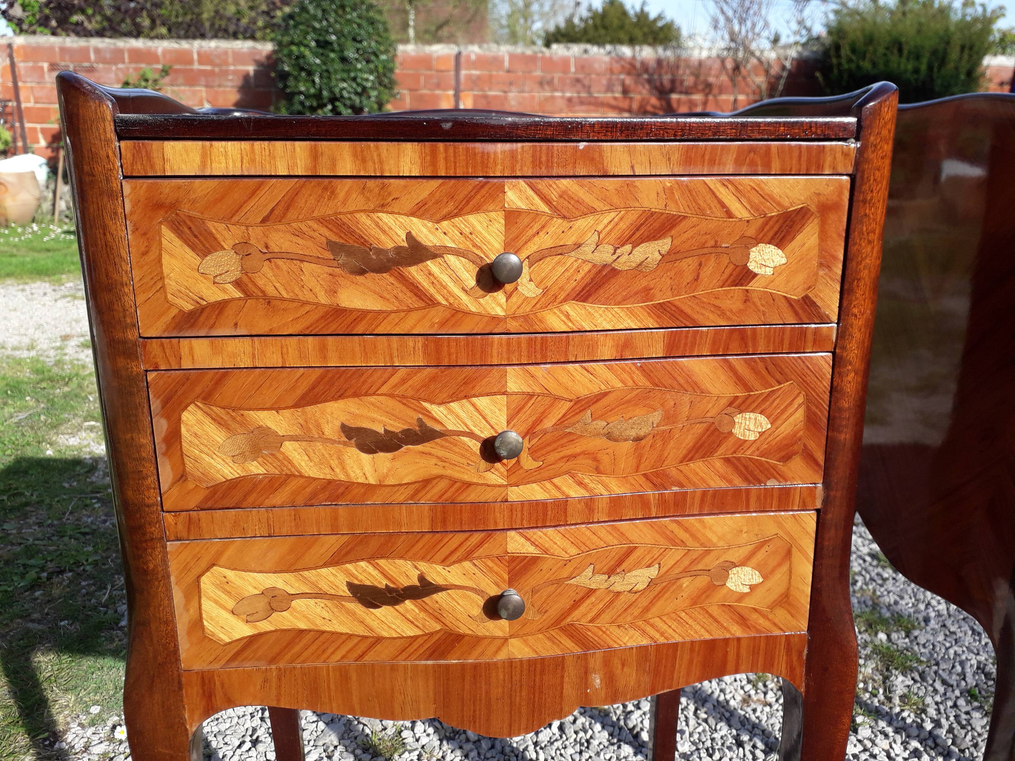 Paire de chevets marquetés style louis xv