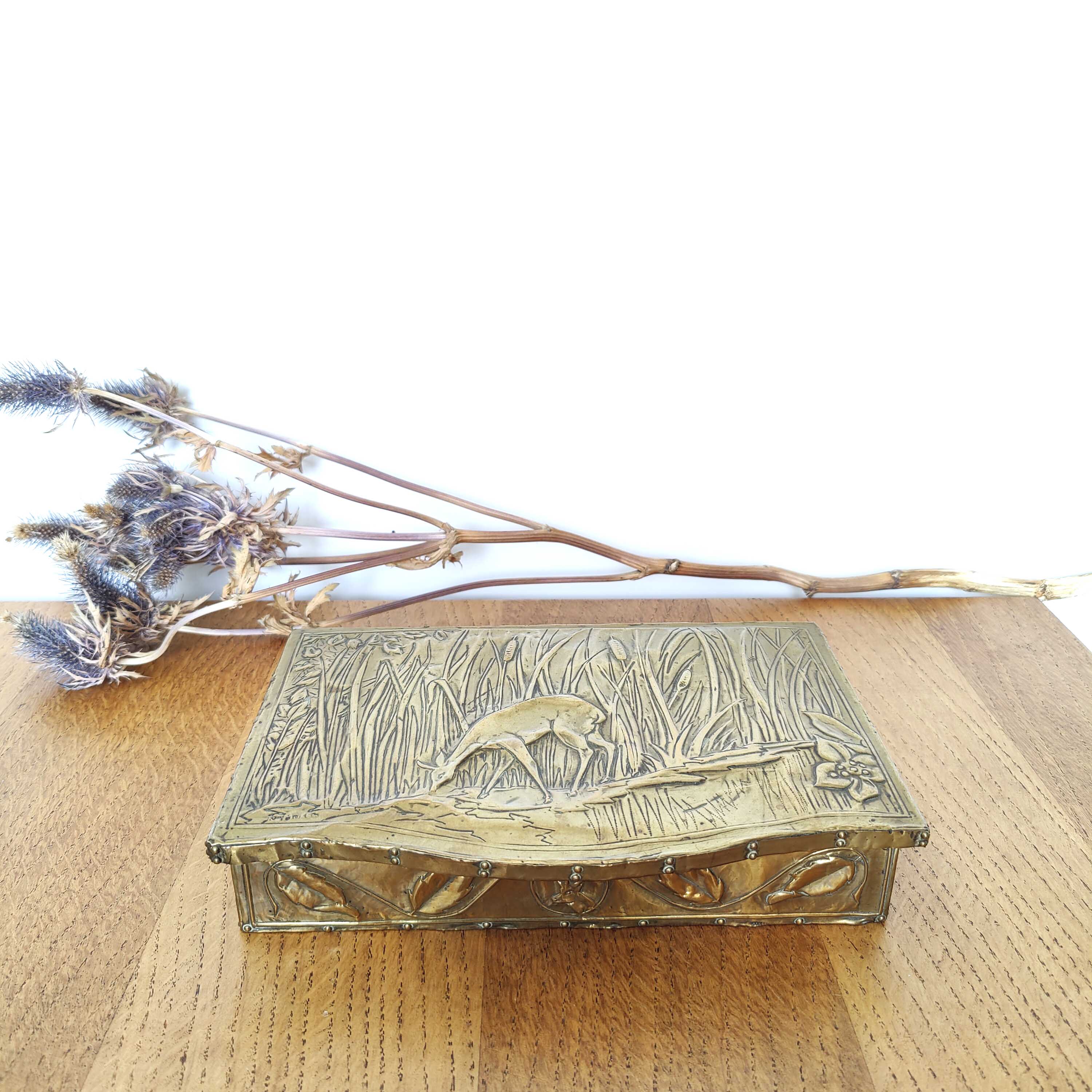 Box wood and gilded copper floral decoration reeds doe deer
