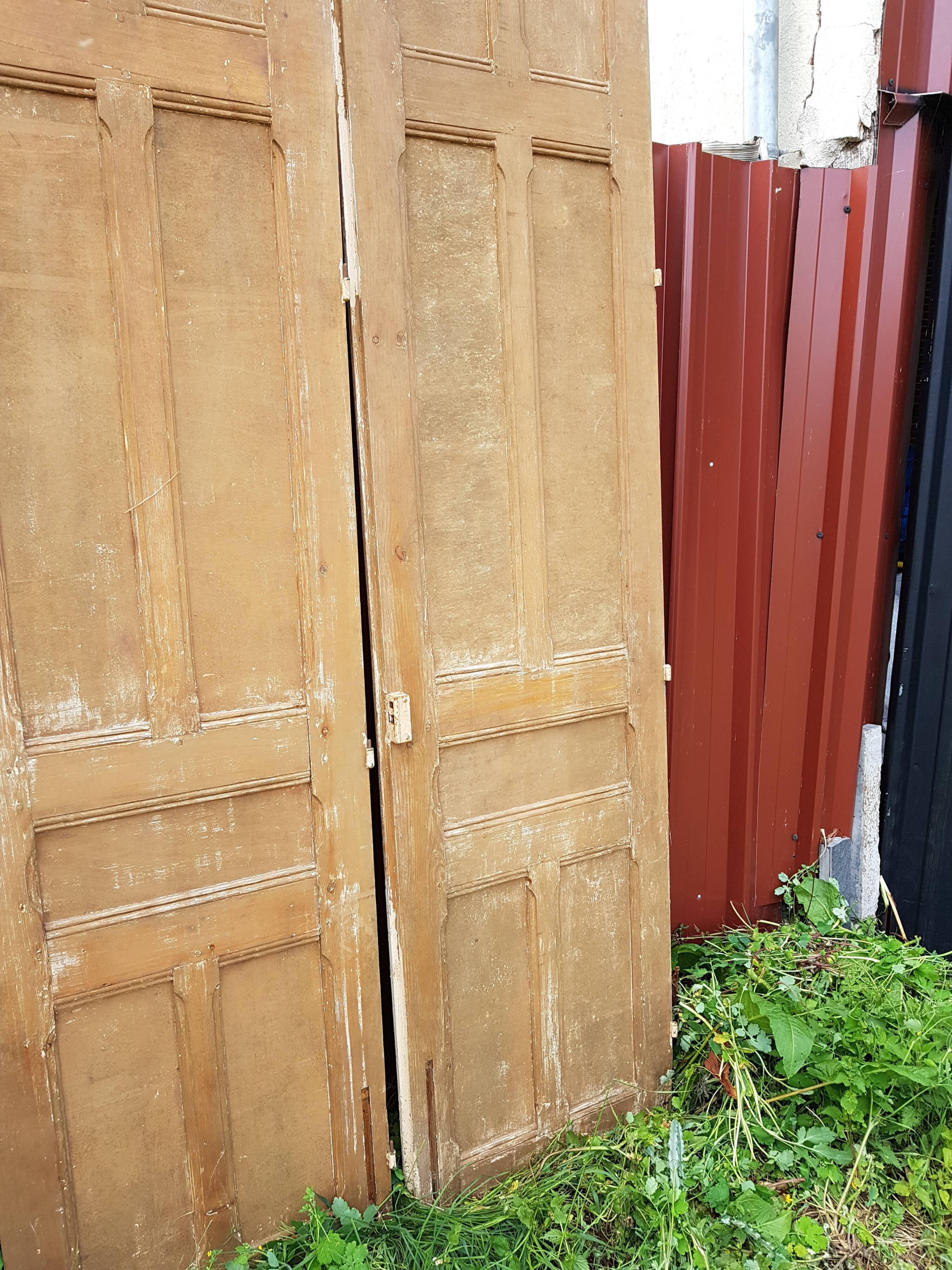 Lot de 5 anciennes boiseries en pin ou portes de séparation