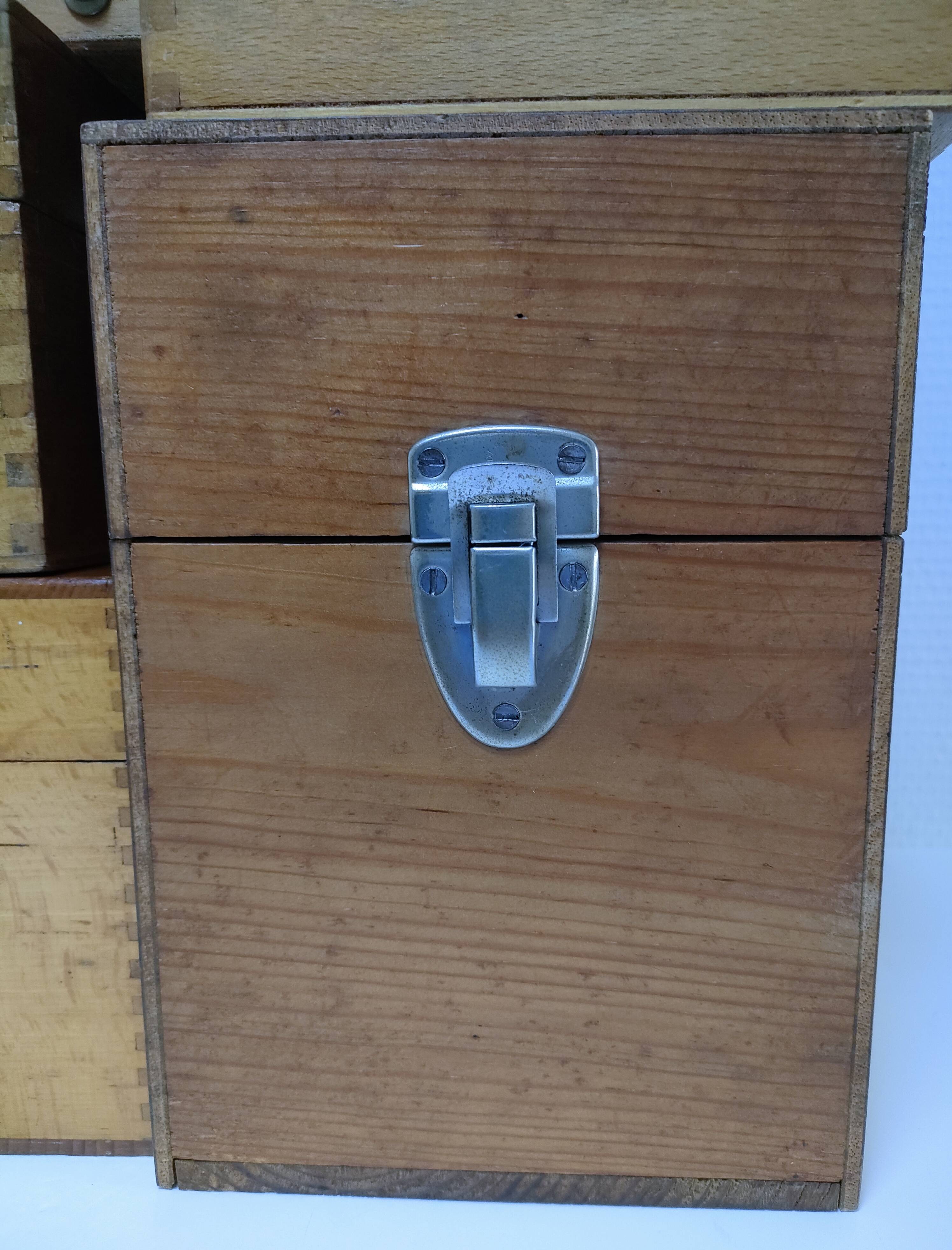 Cinq boîtes bois vintage