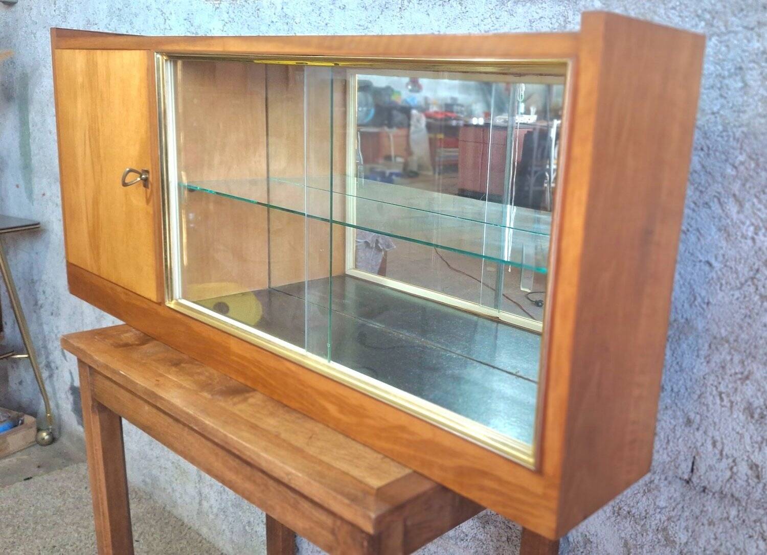Vitrine murale Mid-Century noyer – années 1950
