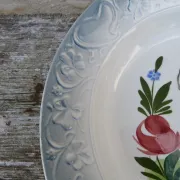 Shallow dish St Amand pattern "peasant with a basket"