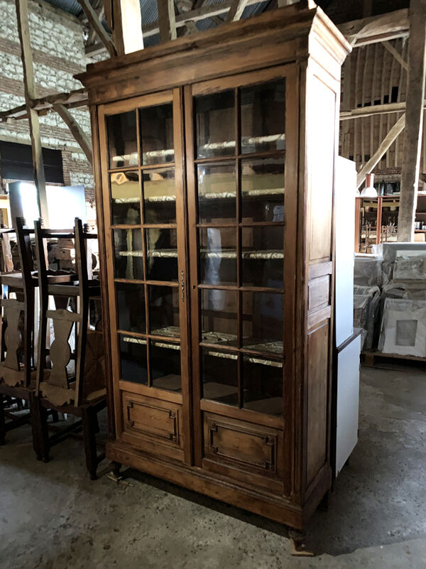 Ancienne - vitrine en bois massif
