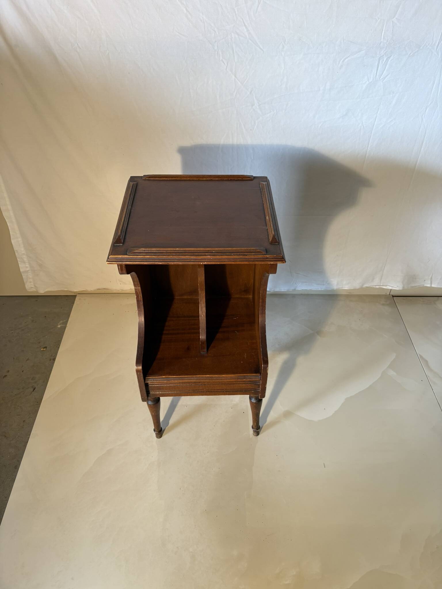 Vintage wooden magazine rack – curved lines and tapered legs