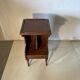 Meuble porte-revues vintage en bois – ligne galbée et pieds fuselés