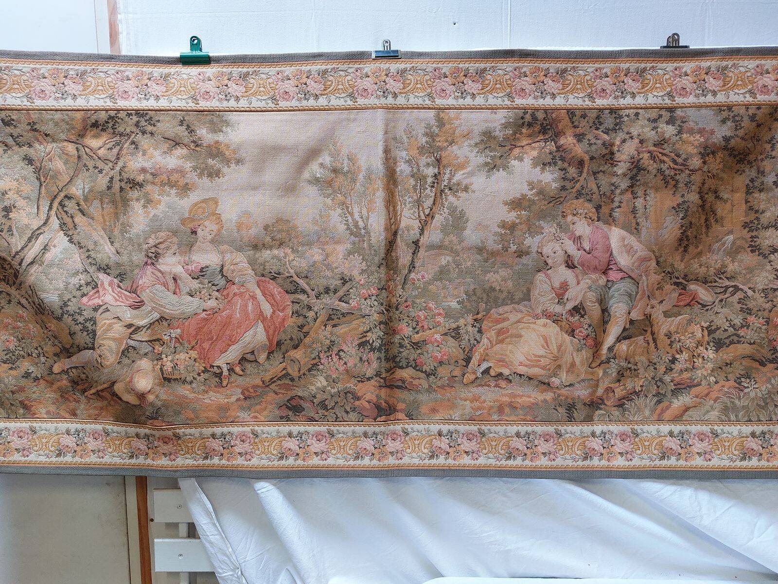 Large Aubusson-style wall tapestry with a gallant scene, 196 cm
