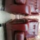 Couple de fauteuil en simili cuir rouge bordeaux, annees 70