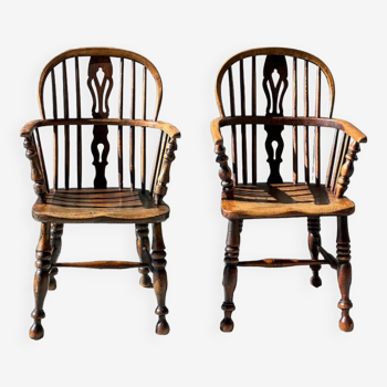 Set of 2 19th century Windsor armchairs in turned wood