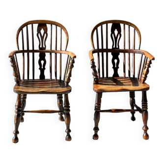 Set of 2 19th century Windsor armchairs in turned wood
