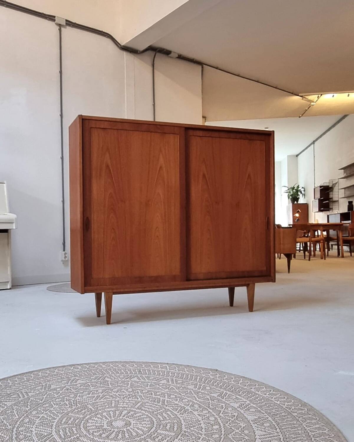 Armoire du milieu du siècle