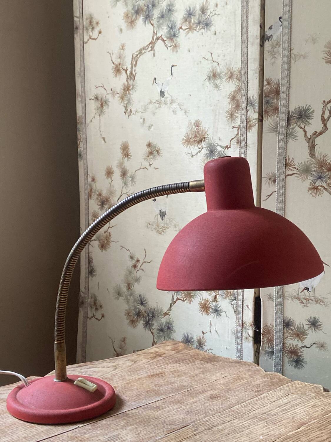 Lampe de bureau articulée vintage en métal rouge