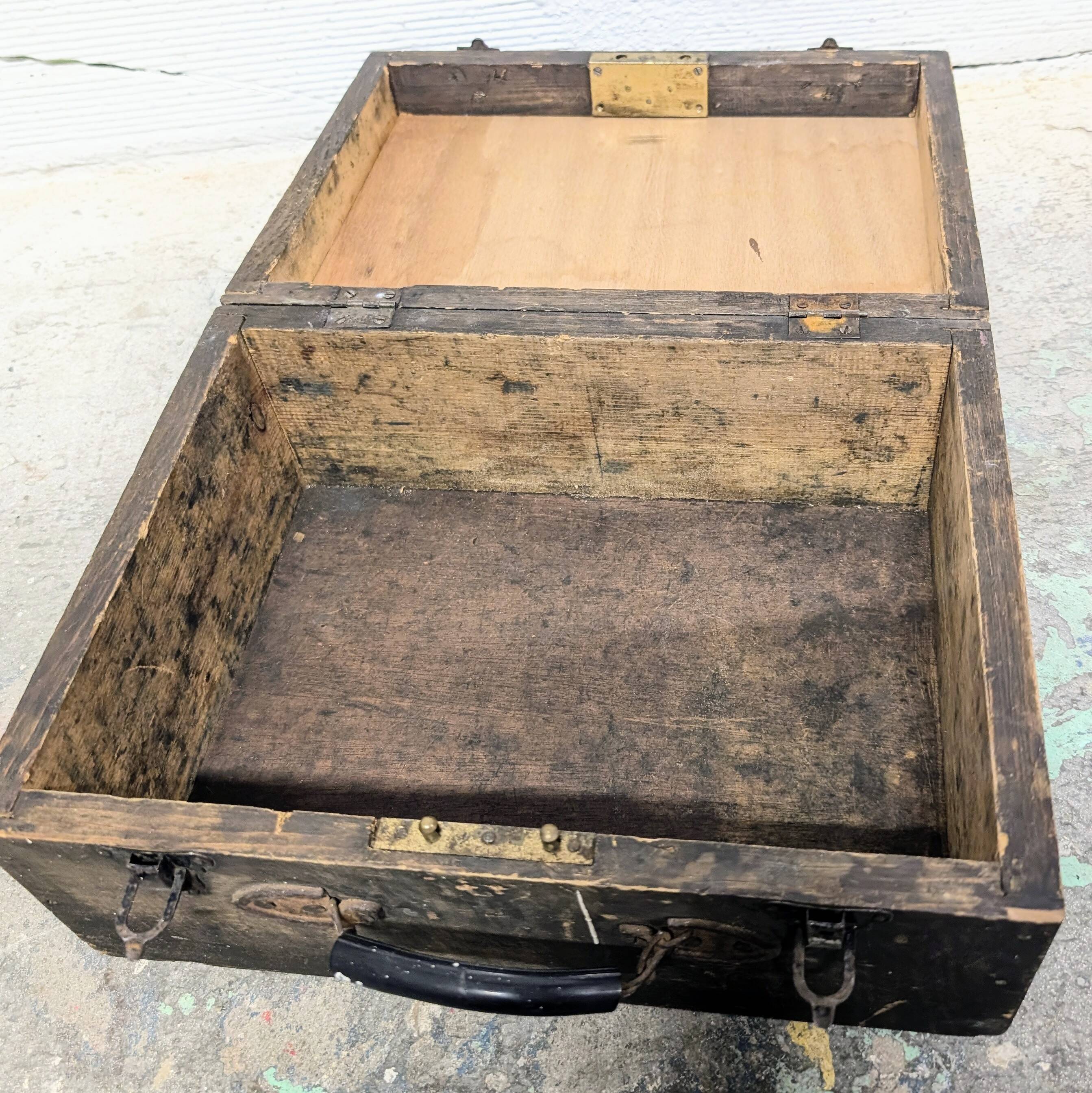Petite malle en bois