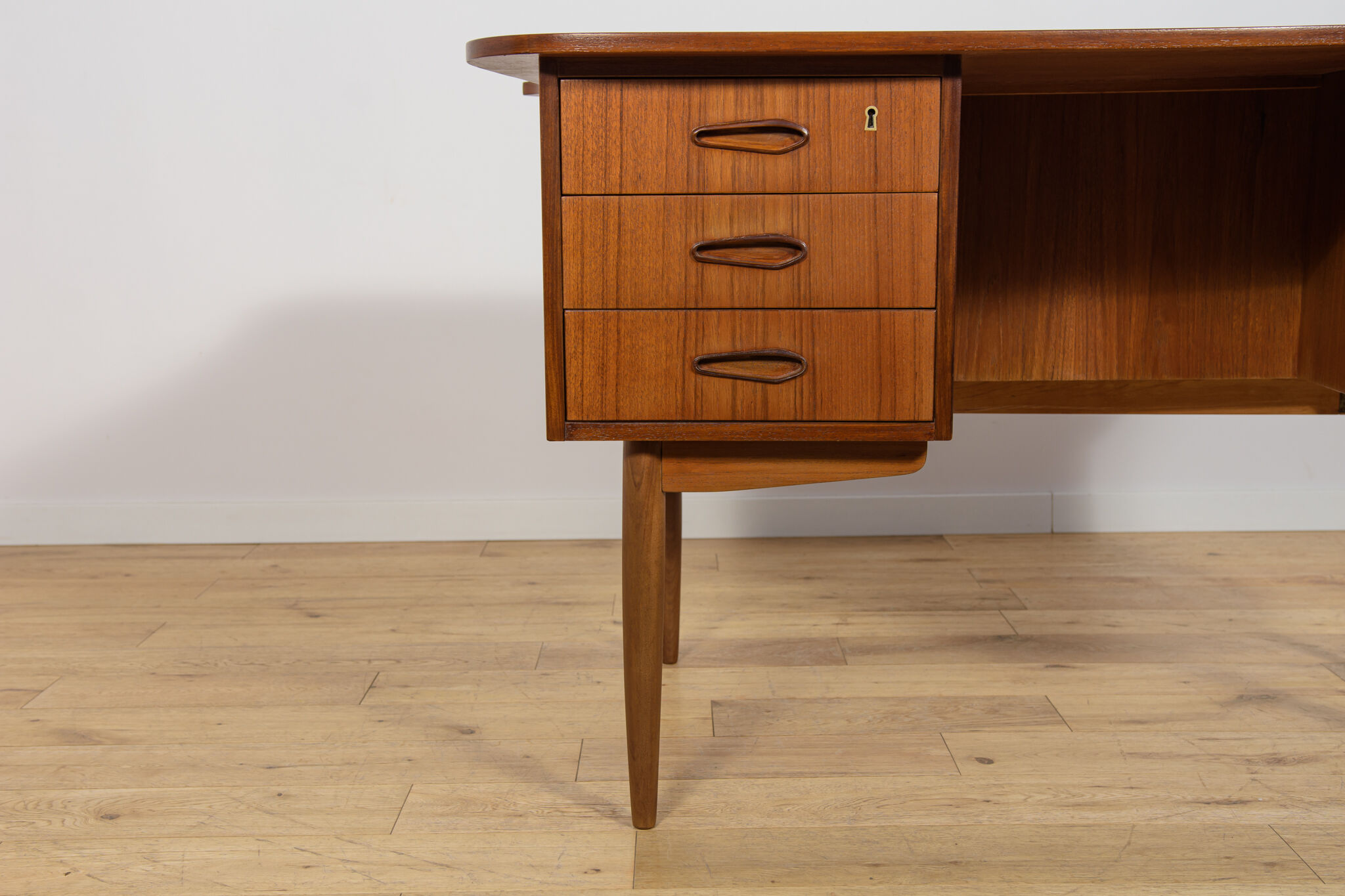 Mid-Century Freestanding Teak Kidney Desk, Denmark, 1960s