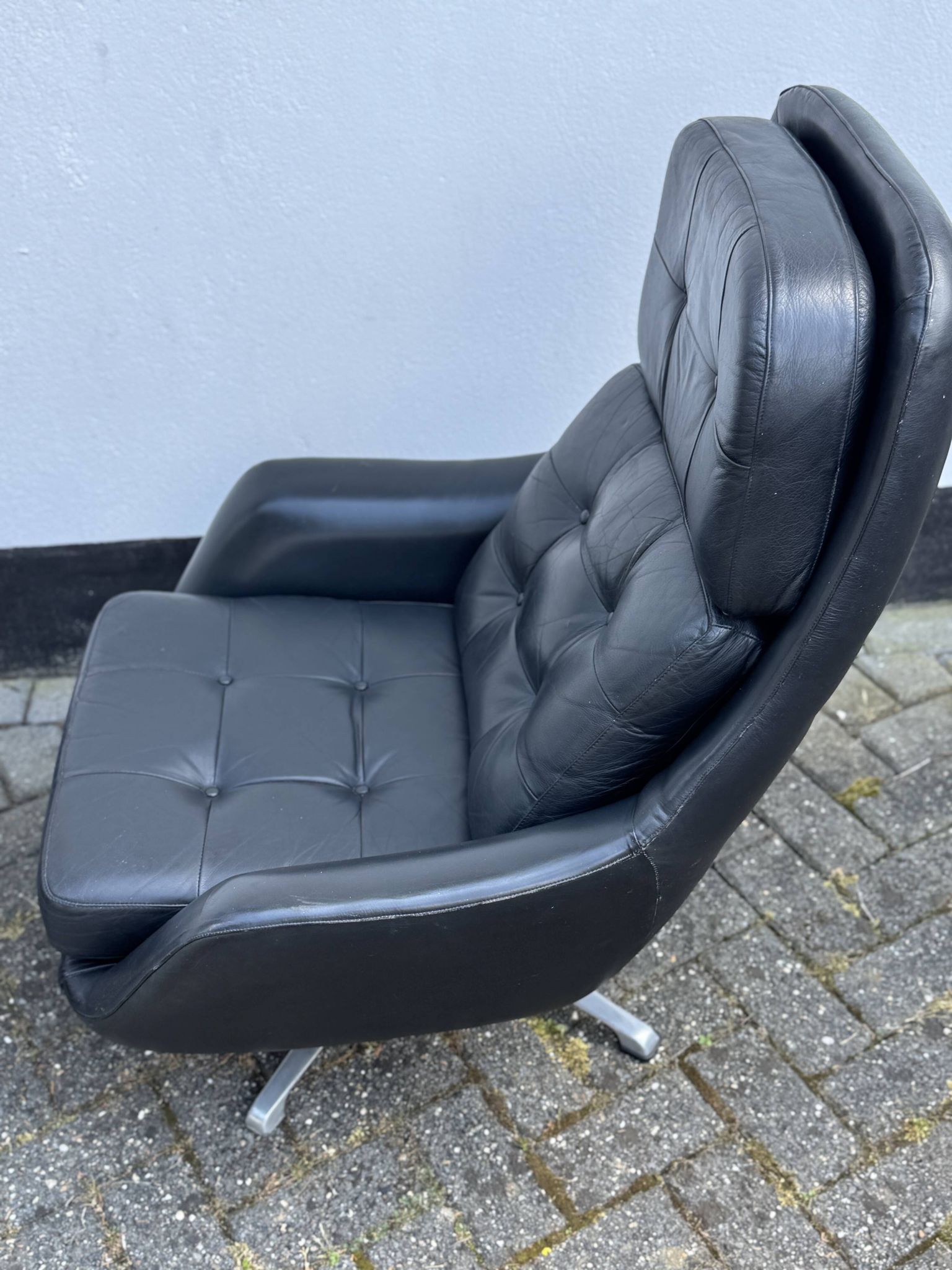 Fauteuil pivotant vintage Bramia avec repose-pieds