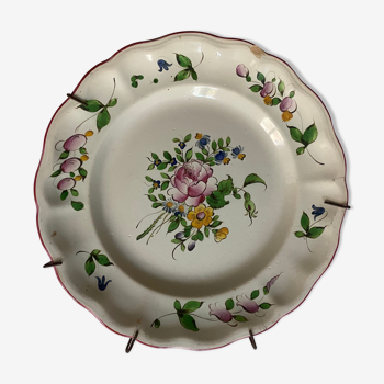 Assiette de Nevers en faïence fin XVIIIe siècle décor floral