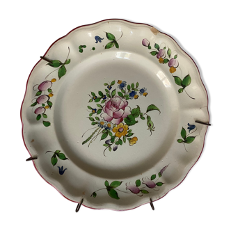 Assiette de Nevers en faïence fin XVIIIe siècle décor floral